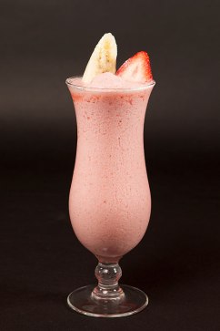 4-fresh-fruit-strawberry-banana-smoothie